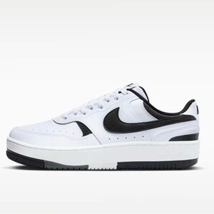 Nike Gamma Force Black and White Sneakers Size 7